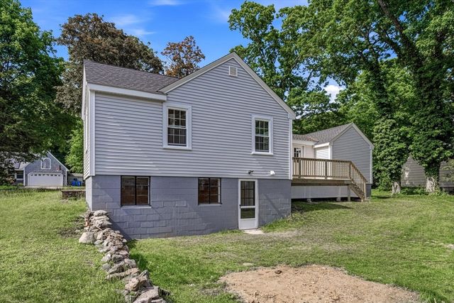 95 Circle Dr, Wrentham, MA 02093