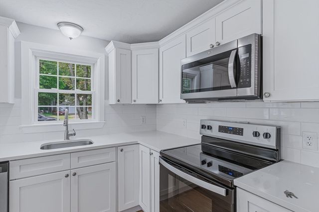 95 Circle Dr, Wrentham, MA 02093