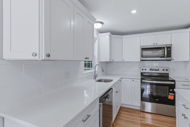95 Circle Dr, Wrentham, MA 02093