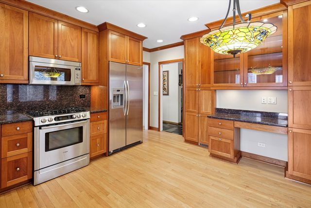 6101 N Knox Avenue, Chicago, IL 60646