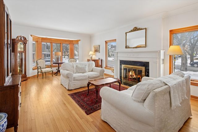 6101 N Knox Avenue, Chicago, IL 60646