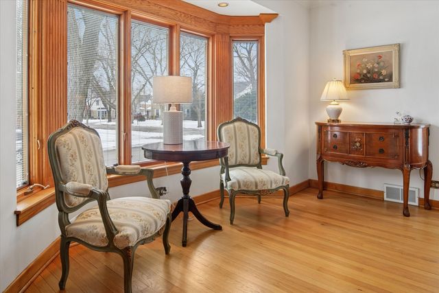 6101 N Knox Avenue, Chicago, IL 60646