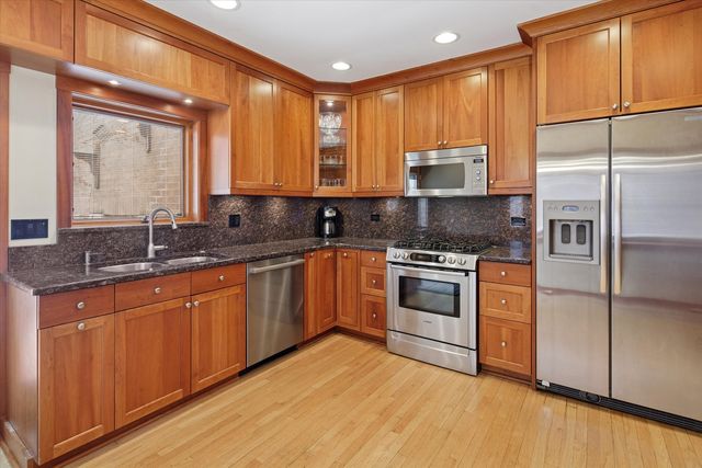 6101 N Knox Avenue, Chicago, IL 60646