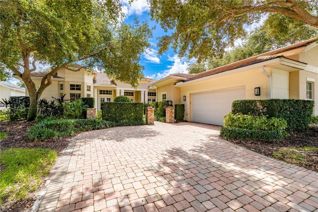 1300 Lake Bend Court, Vero Beach, FL 32963