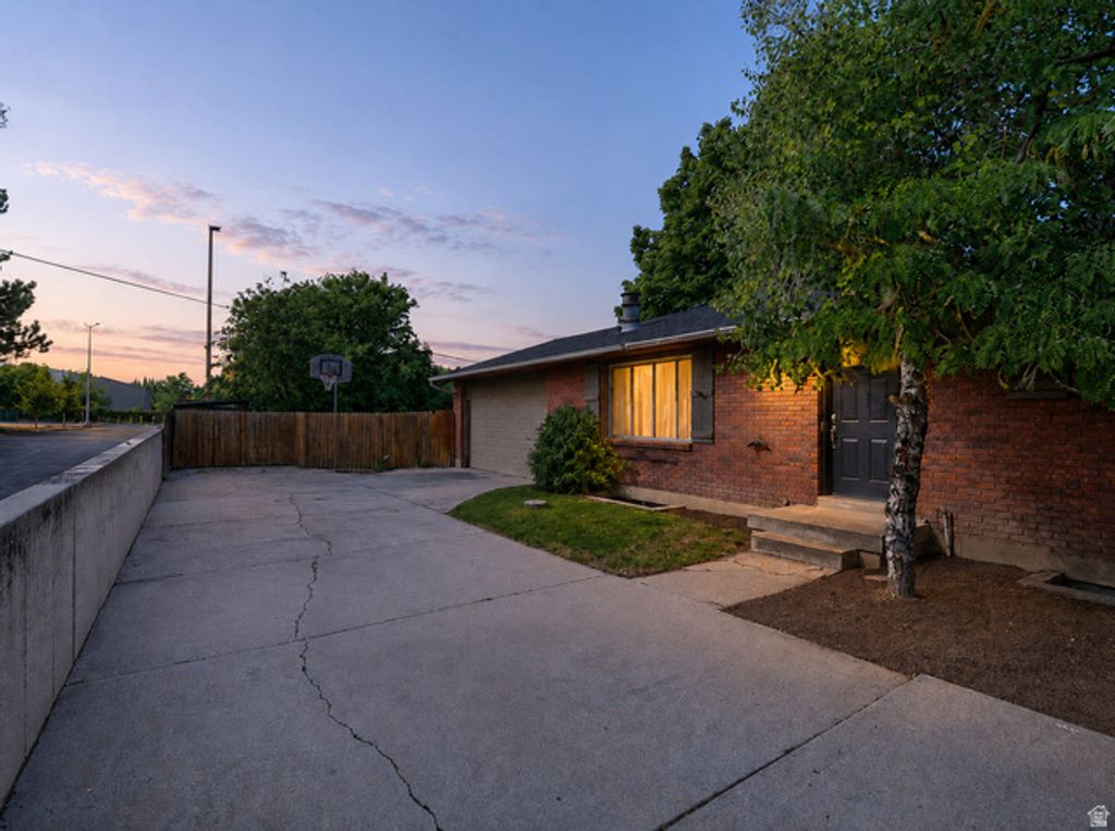 2358 E GREGSON AVE, Salt Lake City, UT 84109 — photo 2