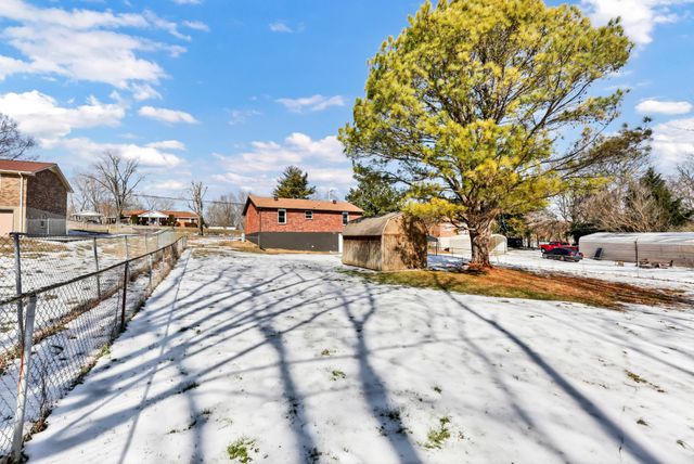 786 Pollard Rd, Clarksville, TN 37042