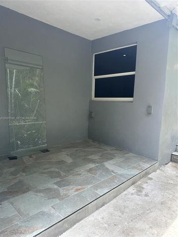 1628 NW 15th St A, Miami, FL 33125