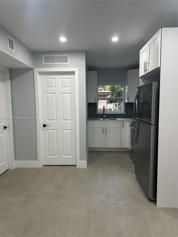 1628 NW 15th St A, Miami, FL 33125