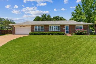 8553 Craighill Drive, St Louis, MO 63123