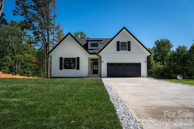 808 Maybank Drive, Hendersonville, NC 28739