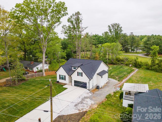 808 Maybank Drive, Hendersonville, NC 28739