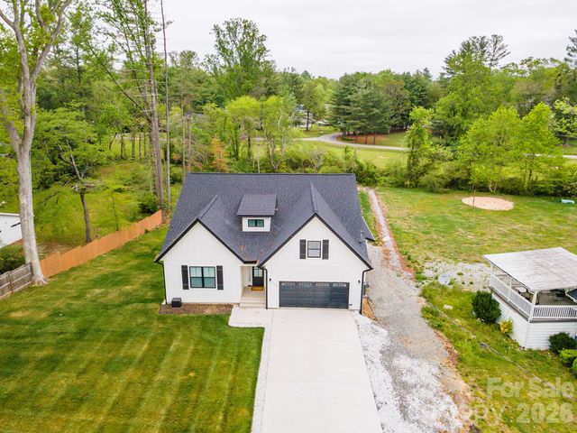 808 Maybank Drive, Hendersonville, NC 28739