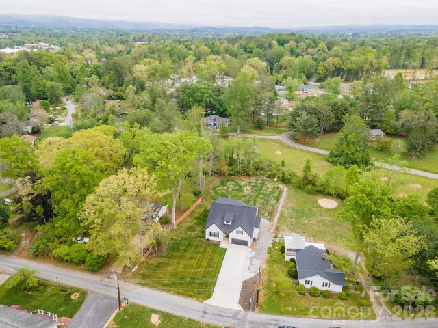 808 Maybank Drive, Hendersonville, NC 28739