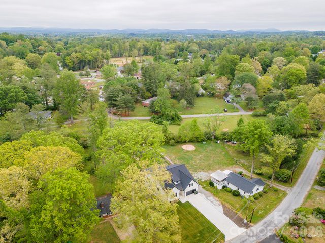 808 Maybank Drive, Hendersonville, NC 28739