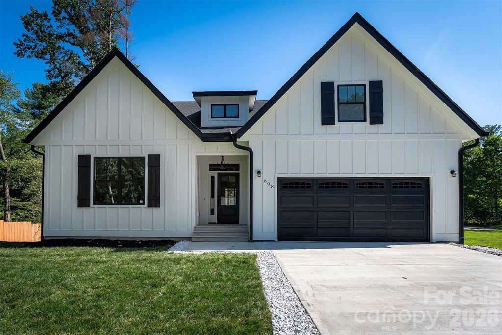 808 Maybank Drive, Hendersonville, NC 28739