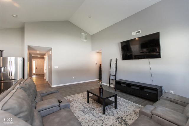 1151 N Aberdeen Drive, Franklin, IN 46131