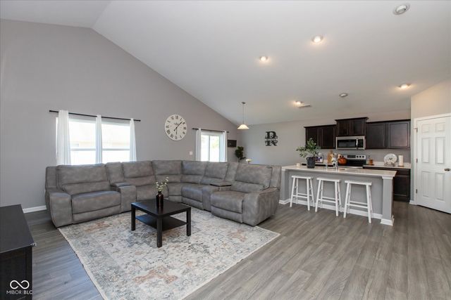 1151 N Aberdeen Drive, Franklin, IN 46131