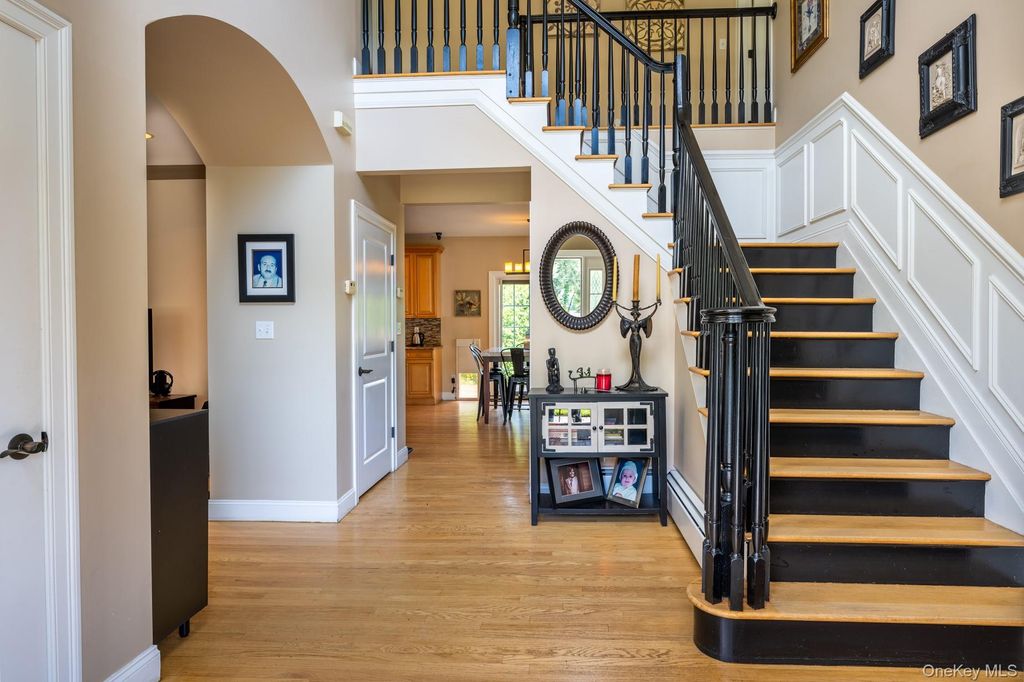 2 Heritage Place, Tappan, NY 10983 — photo 2