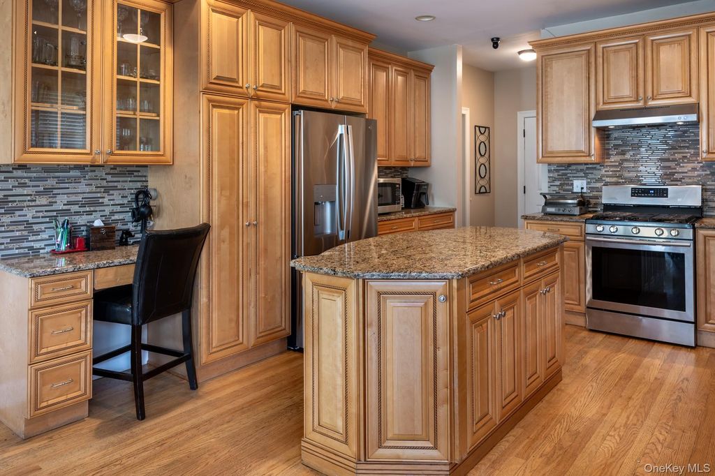 2 Heritage Place, Tappan, NY 10983 — photo 3