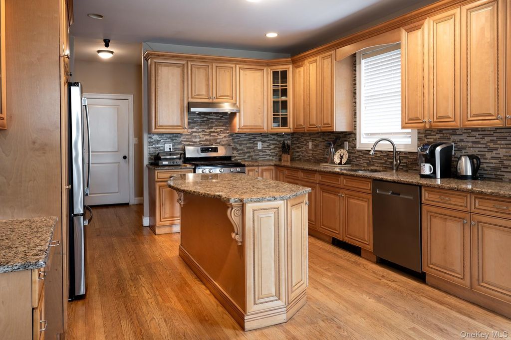 2 Heritage Place, Tappan, NY 10983 — photo 4