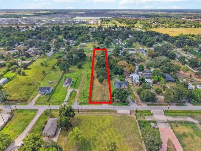 542 N Pine Street, Arcola, TX 77583