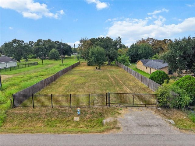 542 N Pine Street, Arcola, TX 77583