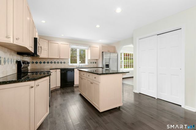 12 Heritage Drive, Danbury, CT 06811
