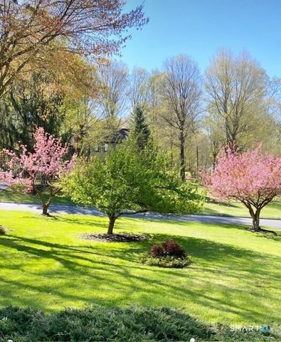12 Heritage Drive, Danbury, CT 06811
