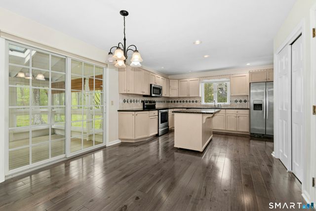 12 Heritage Drive, Danbury, CT 06811