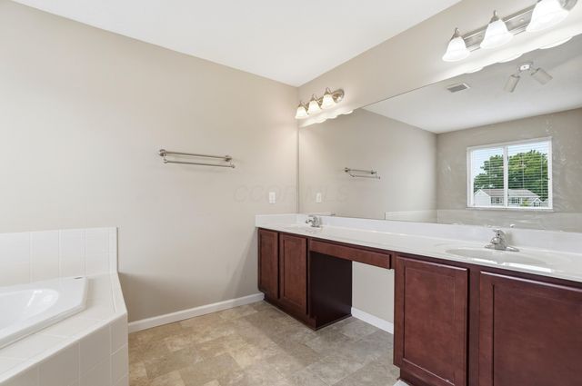 163 Terrier Court, Pataskala, OH 43062