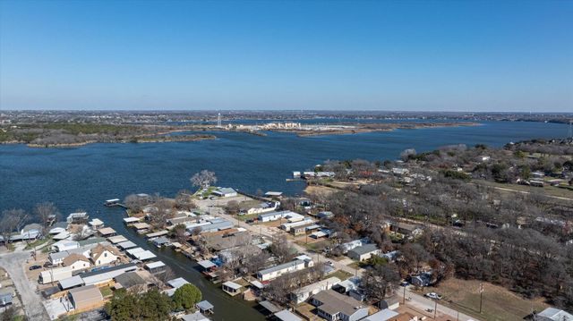 6526 Blue Water Court, Granbury, TX 76049