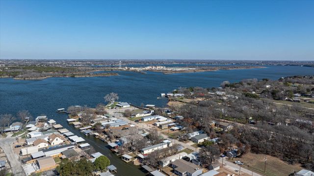 6526 Blue Water Court, Granbury, TX 76049