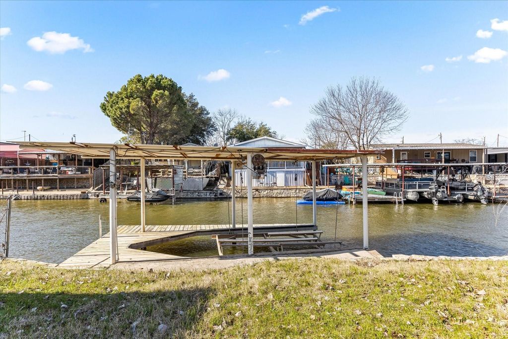 6526 Blue Water Court, Granbury, TX 76049