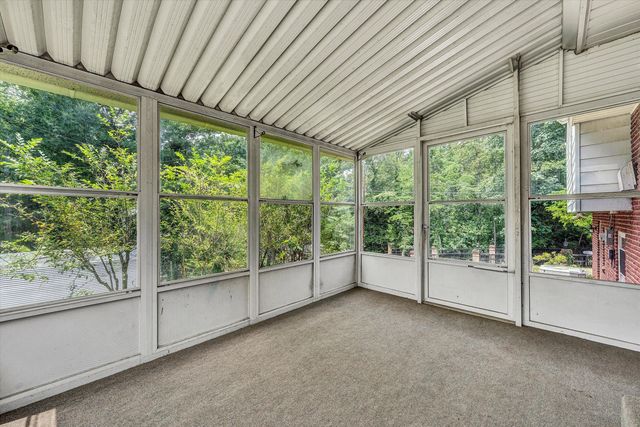 6066 Thornrose RD, Roanoke, VA 24012