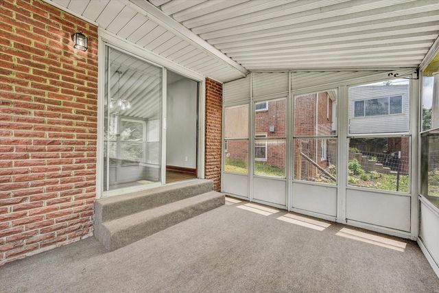 6066 Thornrose RD, Roanoke, VA 24012