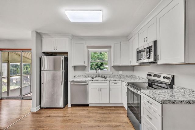 6066 Thornrose RD, Roanoke, VA 24012