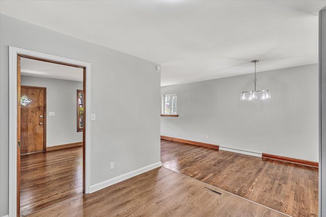 6066 Thornrose RD, Roanoke, VA 24012