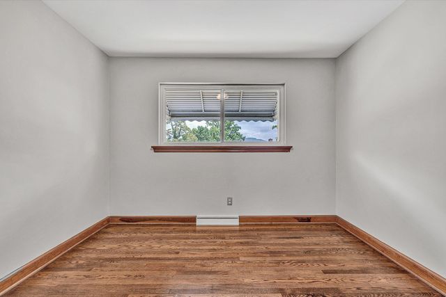 6066 Thornrose RD, Roanoke, VA 24012
