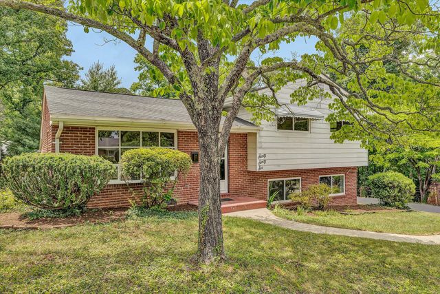 6066 Thornrose RD, Roanoke, VA 24012