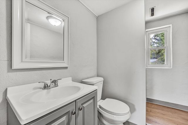 6066 Thornrose RD, Roanoke, VA 24012