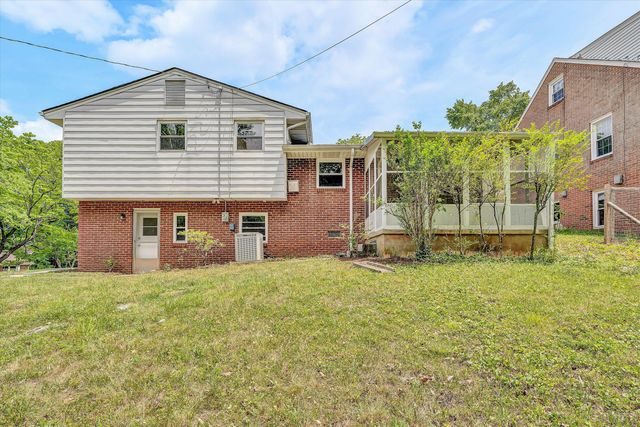 6066 Thornrose RD, Roanoke, VA 24012