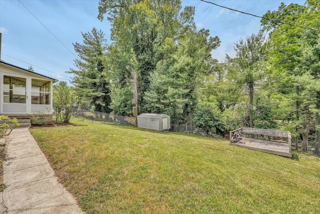 6066 Thornrose RD, Roanoke, VA 24012