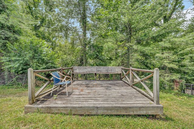 6066 Thornrose RD, Roanoke, VA 24012