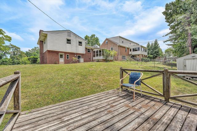6066 Thornrose RD, Roanoke, VA 24012
