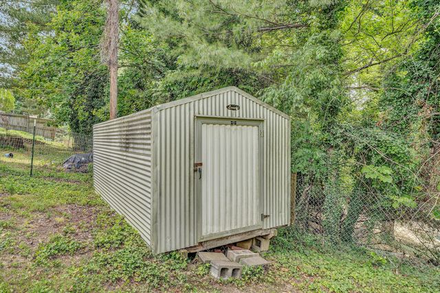 6066 Thornrose RD, Roanoke, VA 24012