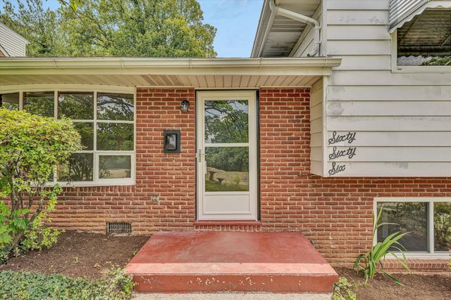 6066 Thornrose RD, Roanoke, VA 24012
