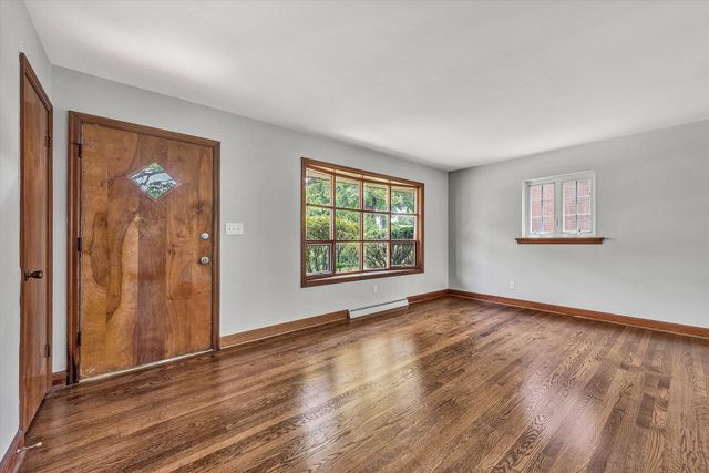 6066 Thornrose RD, Roanoke, VA 24012