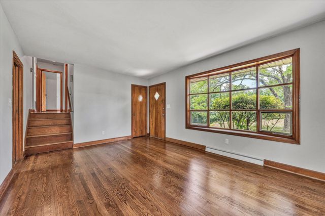 6066 Thornrose RD, Roanoke, VA 24012