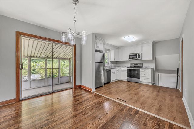 6066 Thornrose RD, Roanoke, VA 24012