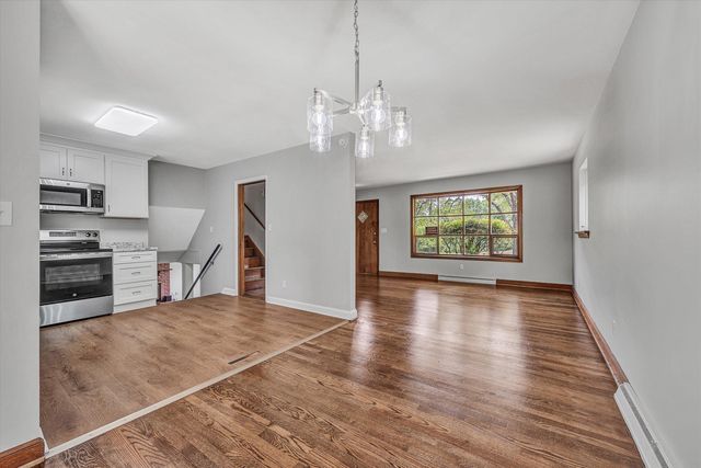 6066 Thornrose RD, Roanoke, VA 24012